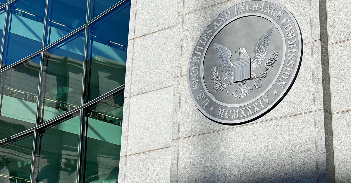 SEC Extends Ark, Global X Bitcoin ETF Deadlines as Government Shutdown Looms