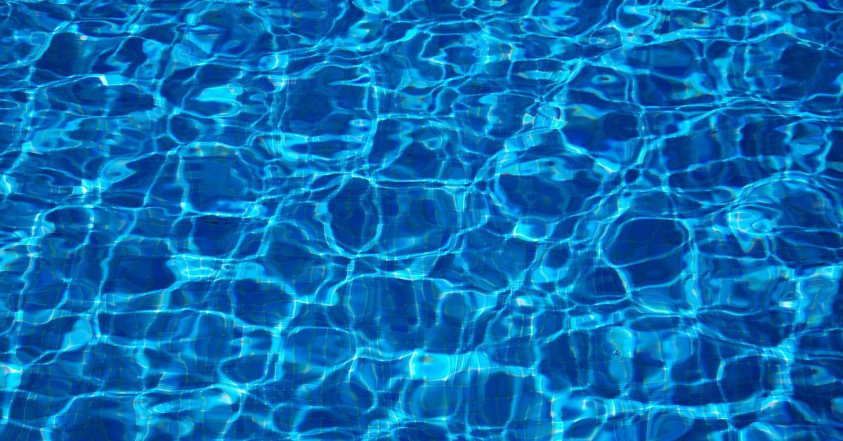 Alex De Vries Claims Each Bitcoin Transaction Uses a Swimming Pool Full of Water