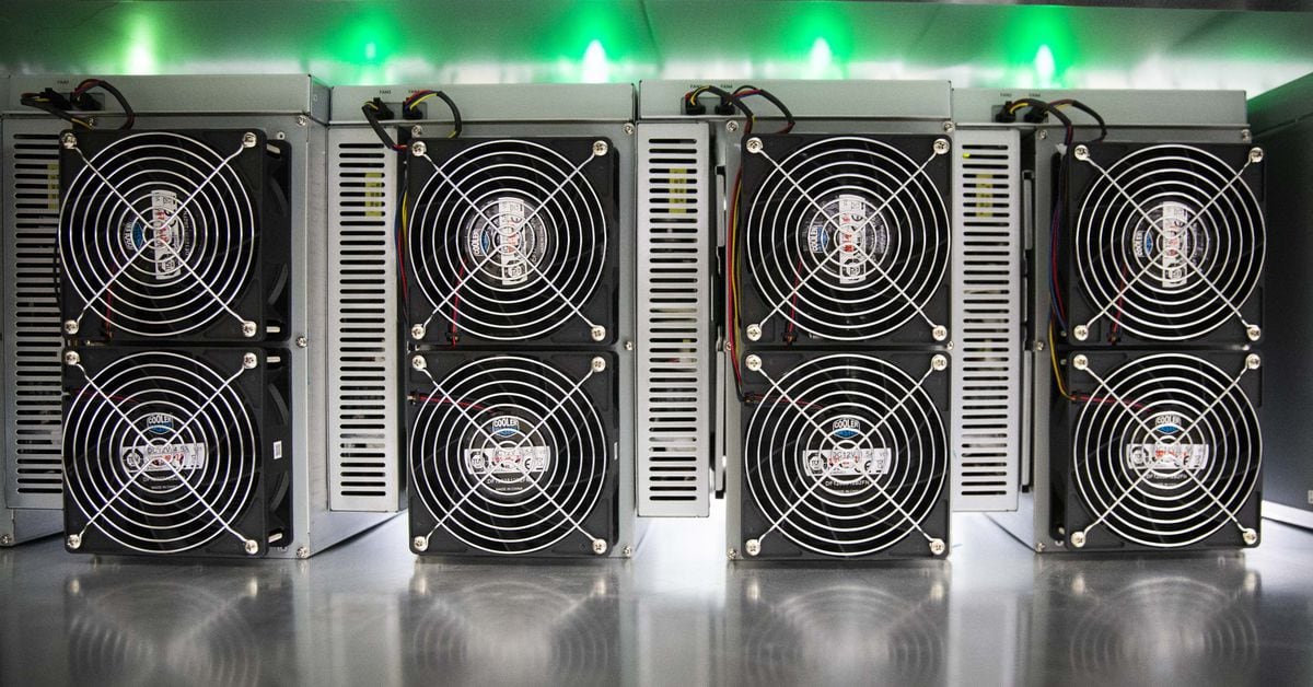 BTC Miner Outflows Spark Mixed Signals as Bitcoin ETF Debuts