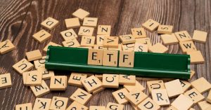 Bitcoin ETFs Post $900M in Net Outflows This Week